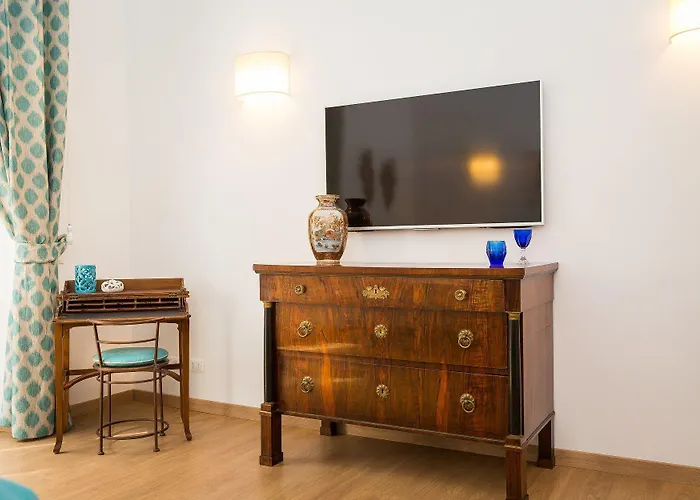Prestigious Via Barberini Roma