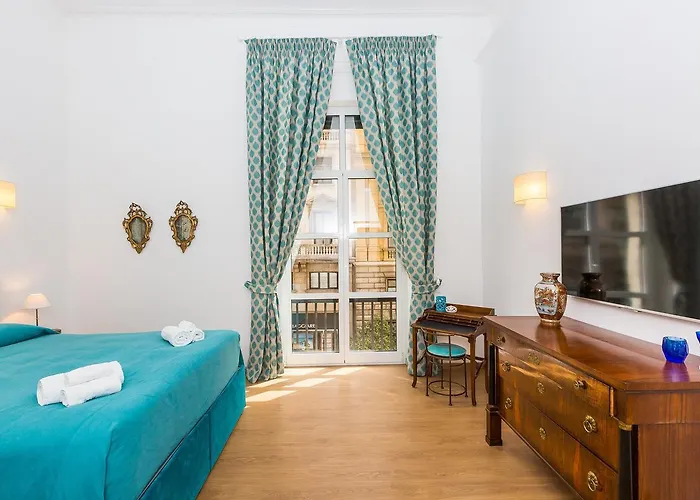 Prestigious Via Barberini Apartamento