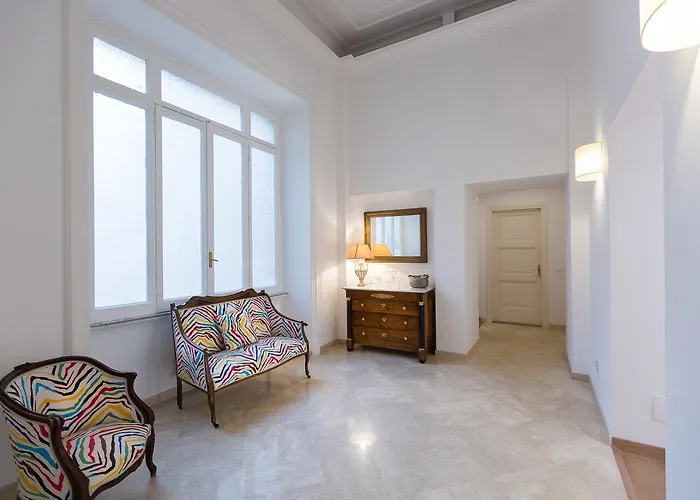 Prestigious Via Barberini Apartman